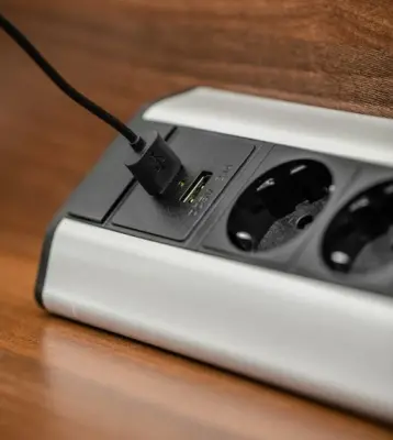 Indux Corner hoek keuken stopcontact met 3 randaarde stopcontacten en 2 USB opladers 1208957431