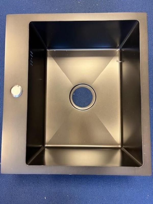 OUTLET Bekrast Quadri Dixton 50 zwarte Nano PVD RVS spoelbak 500x450 mm met kraangat opbouw 	1208972605